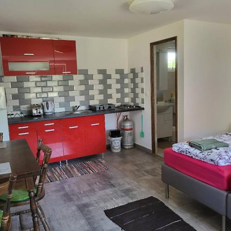 Forras Vendeghaz Apartment Tata Exterior photo
