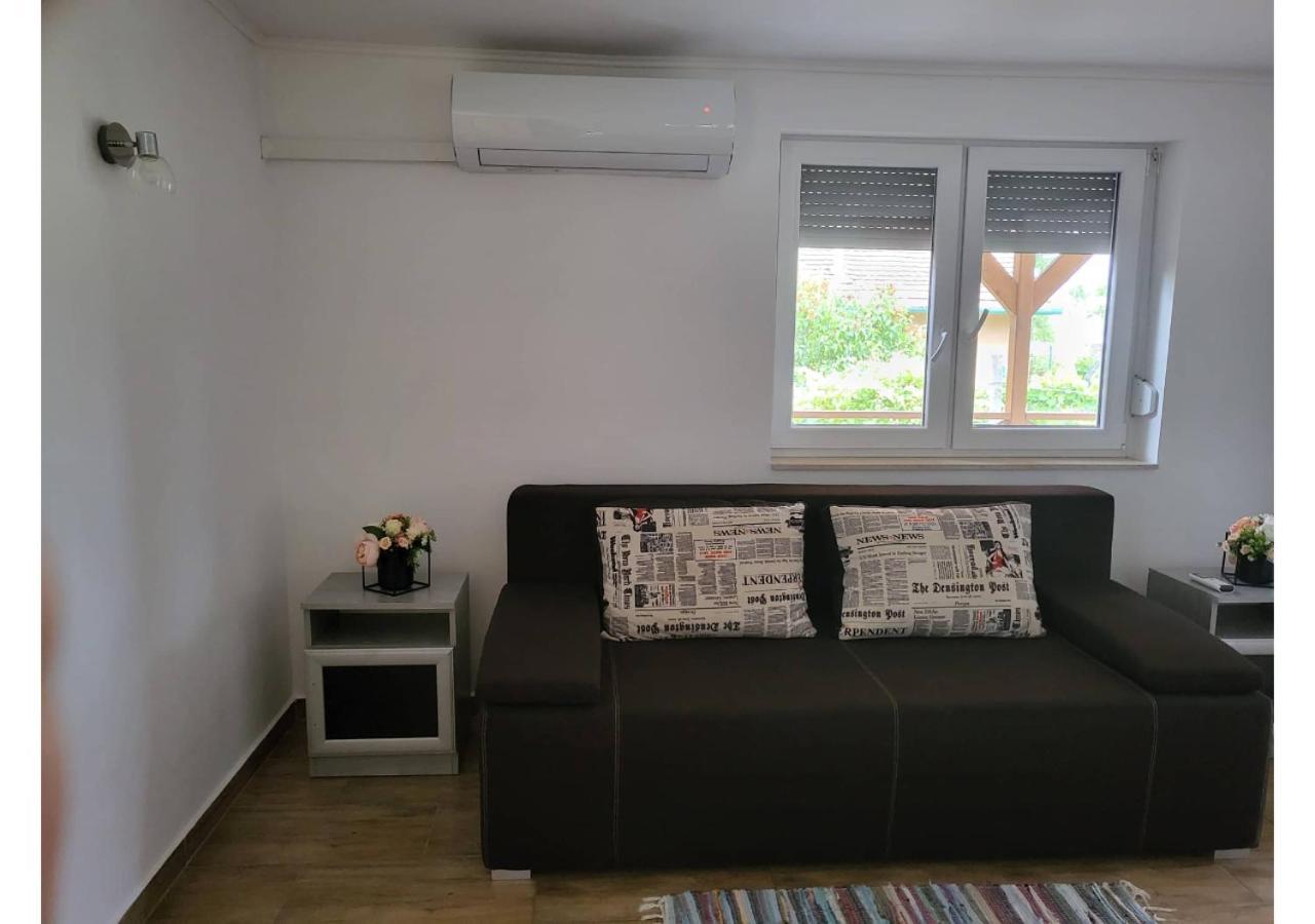 Forras Vendeghaz Apartment Tata Exterior photo
