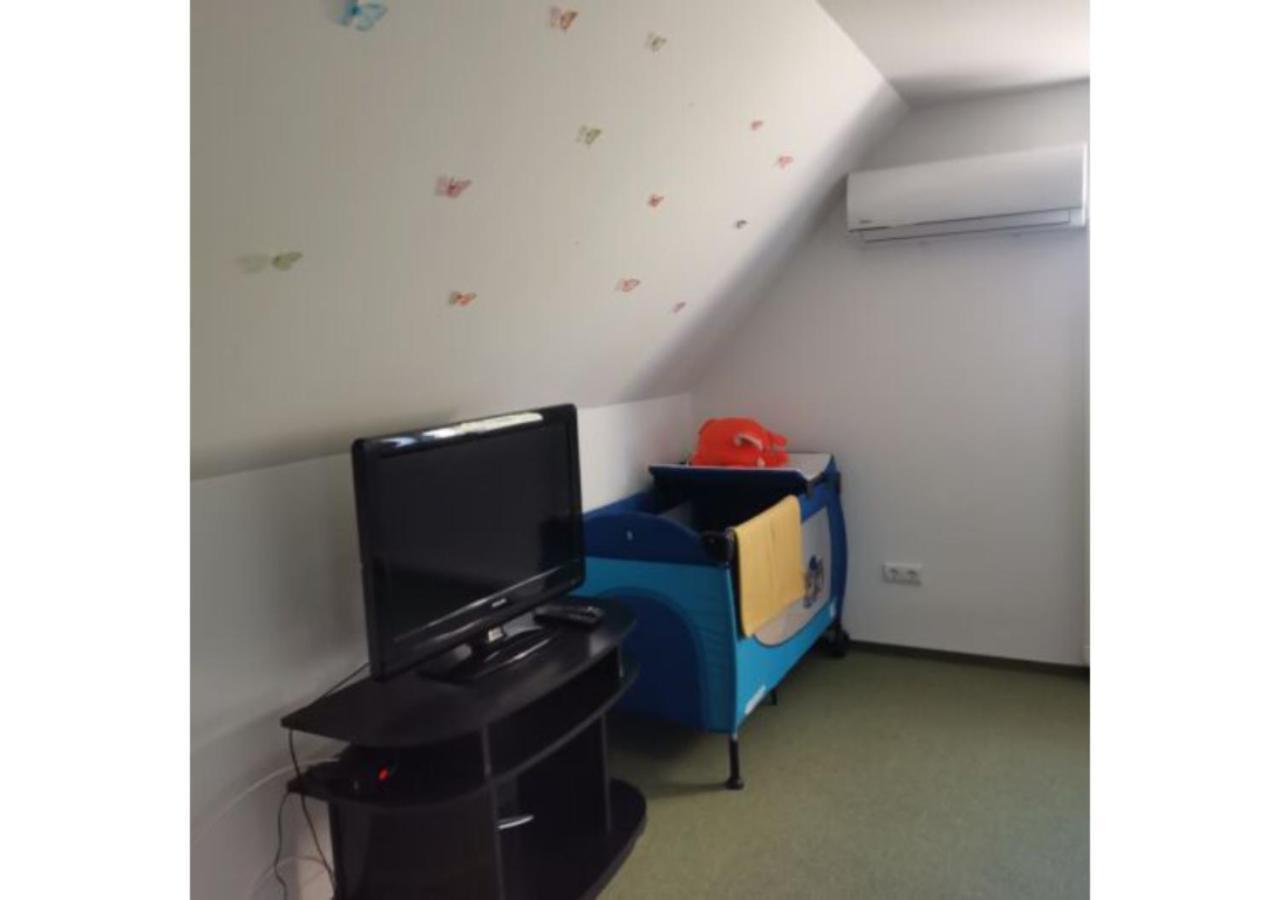 Forras Vendeghaz Apartment Tata Exterior photo