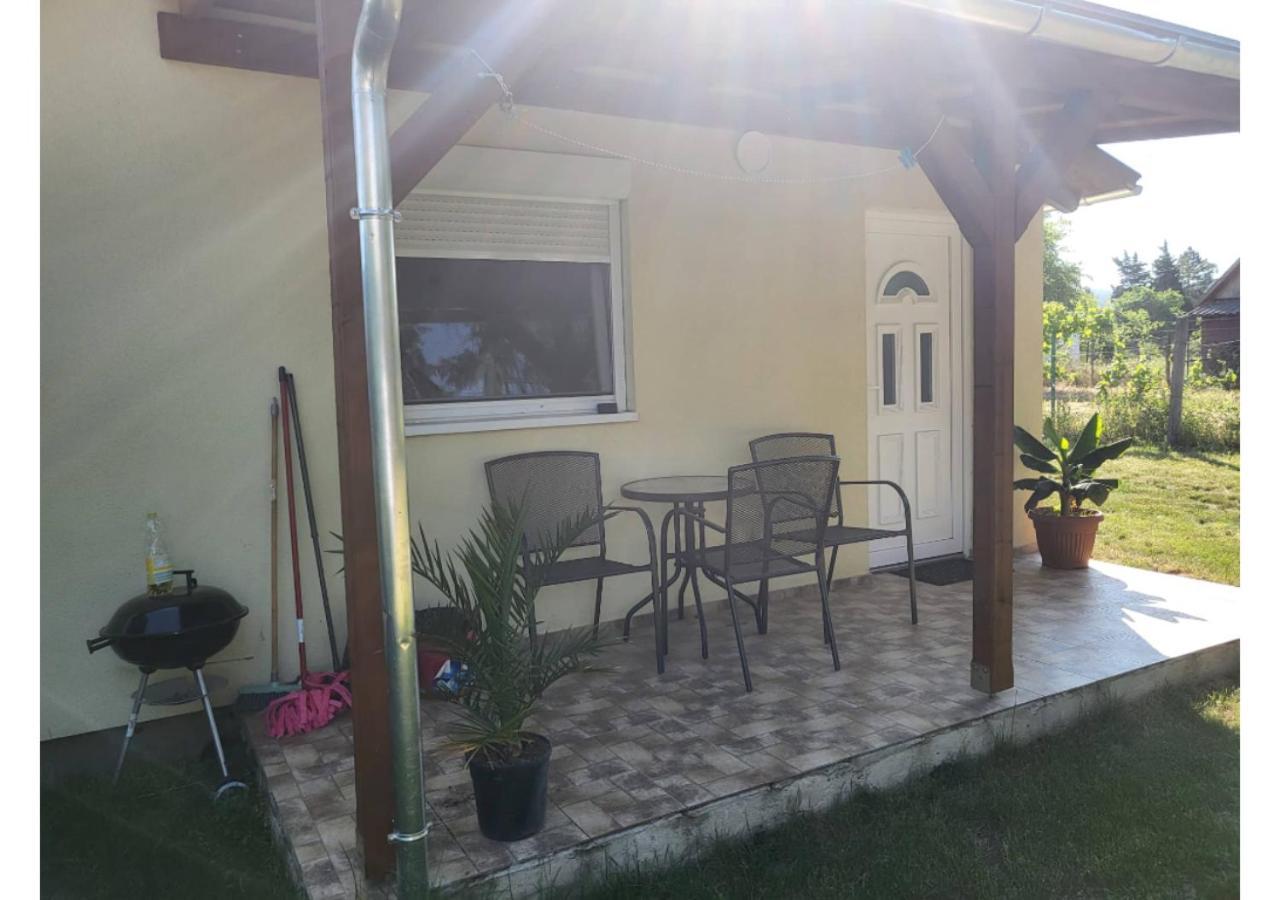 Forras Vendeghaz Apartment Tata Exterior photo