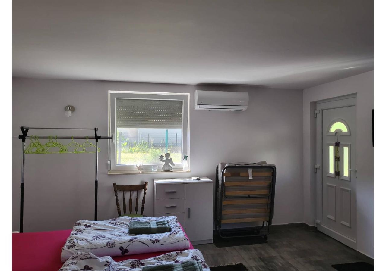 Forras Vendeghaz Apartment Tata Exterior photo