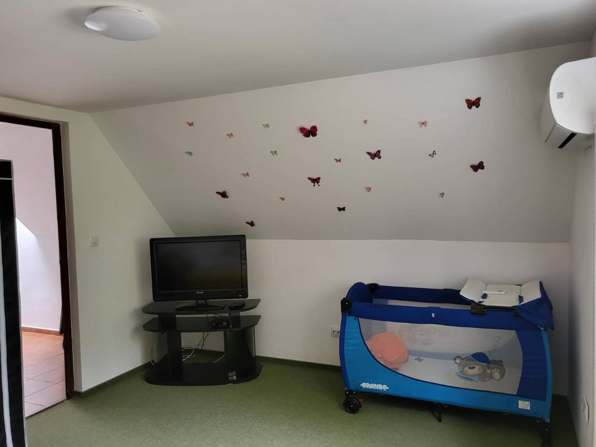 Forras Vendeghaz Apartment Tata Exterior photo