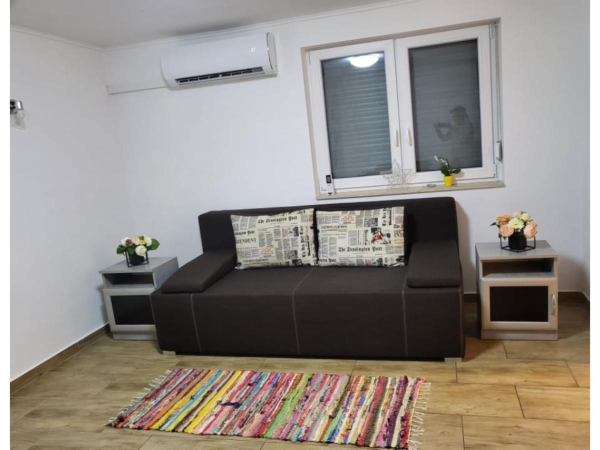 Forras Vendeghaz Apartment Tata Exterior photo