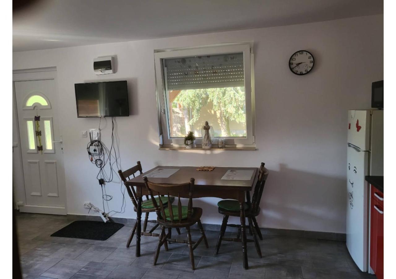 Forras Vendeghaz Apartment Tata Exterior photo